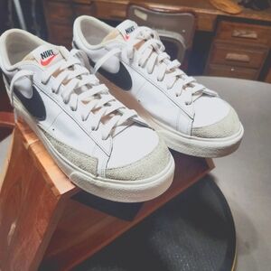 Nike Womens Blazer (Low) Platform White/Black DJ0292-101 Size 12